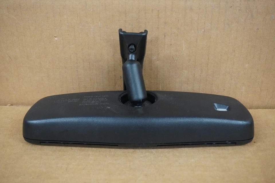 2012 2013 2014 2015 2016 Hyundai Genesis Interior Rear View Mirror E11026666 - Image 4 of 4