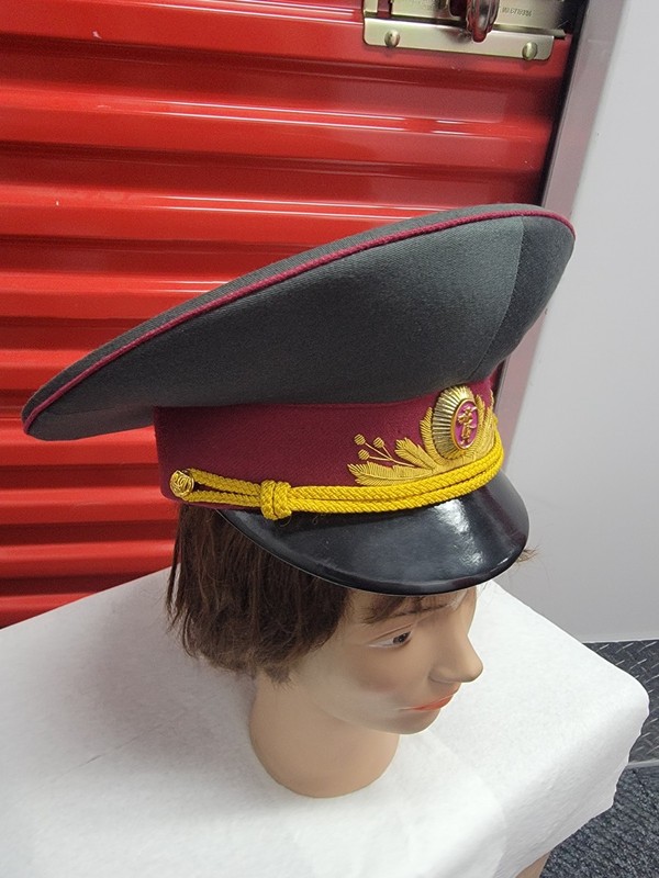 Cap of a Ukrainian lieutenant general (two stars general).