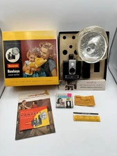 Kodak Brownie Hawkeye Flash Outfit No.177M Boxed Set w/ Flash & Bulbs Untested