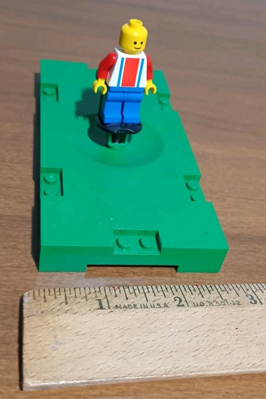 LEGO Red & Blue Soccer Minifigure  #18 From Set 3401 Spring Stand And Field Part