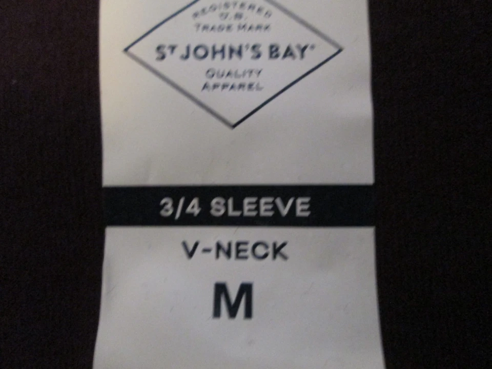 Camiseta St. John's Bay Feminina Decote V Manga 3/4 Macia - Borgonha Ousada - Tamanho M - Imagem 3 de 4