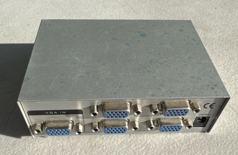 MT-VIKI MT-1504 VGA Splitter 4 Ports 150 MHz With Power Adapter - Image 3 of 4