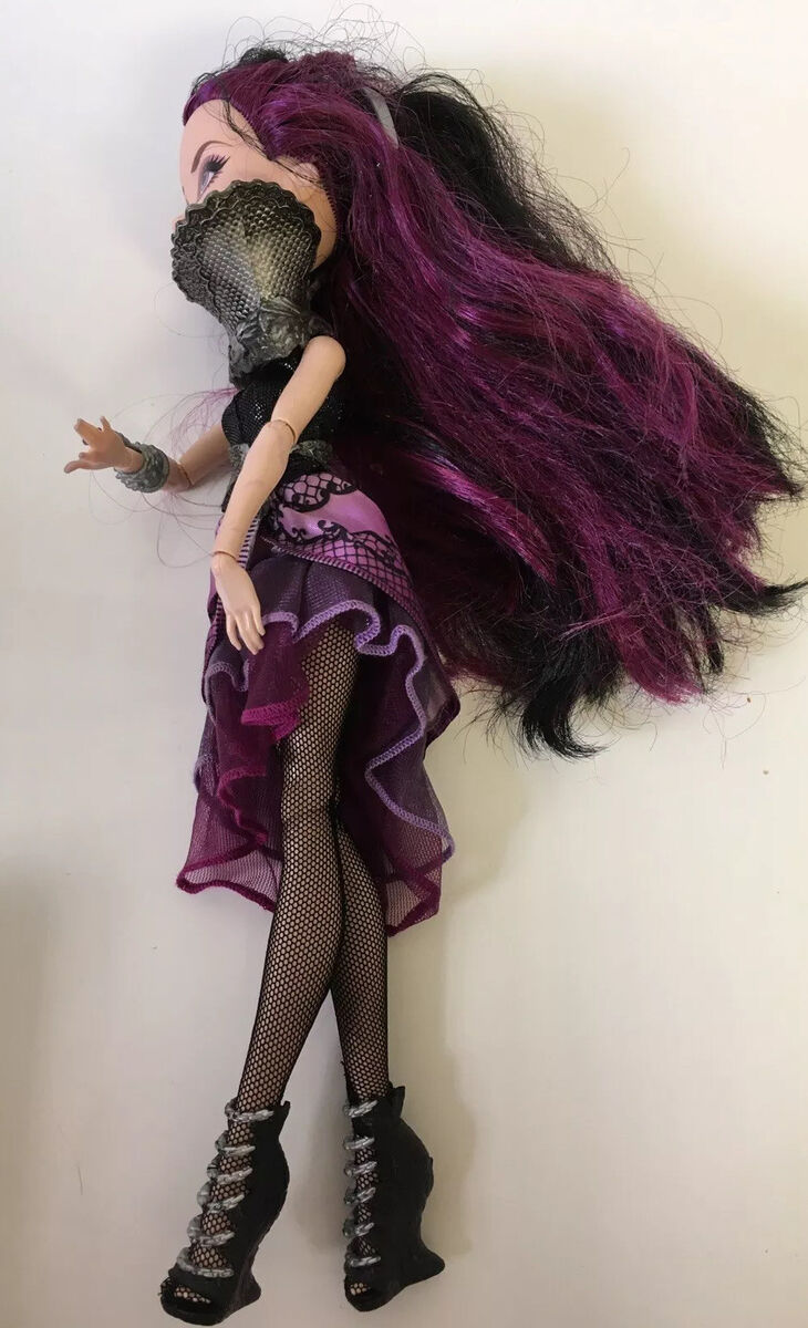 Ever After High First Chapter Raven Queen Doll With Bag And Doll Stand HTF