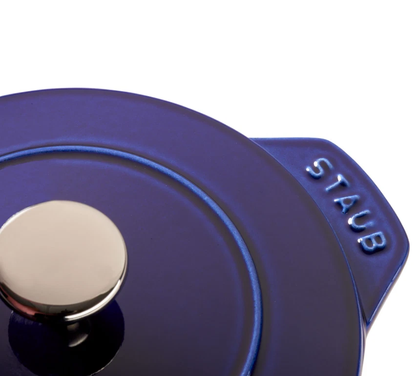 Estufa de arroz Staub Cocotte, hierro fundido, azul oscuro, 3,1 cuartos Foto 3 de 3