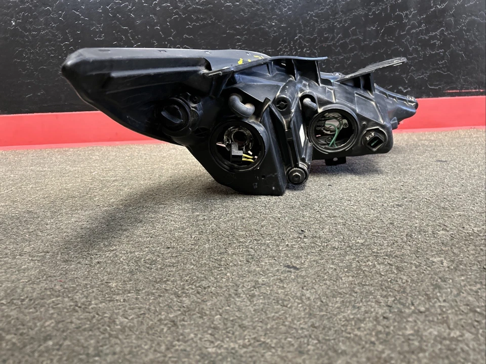 Conjunto de faros izquierdos Hyundai Sonata 2011-2014 borde blanco plateado Foto 3 de 4