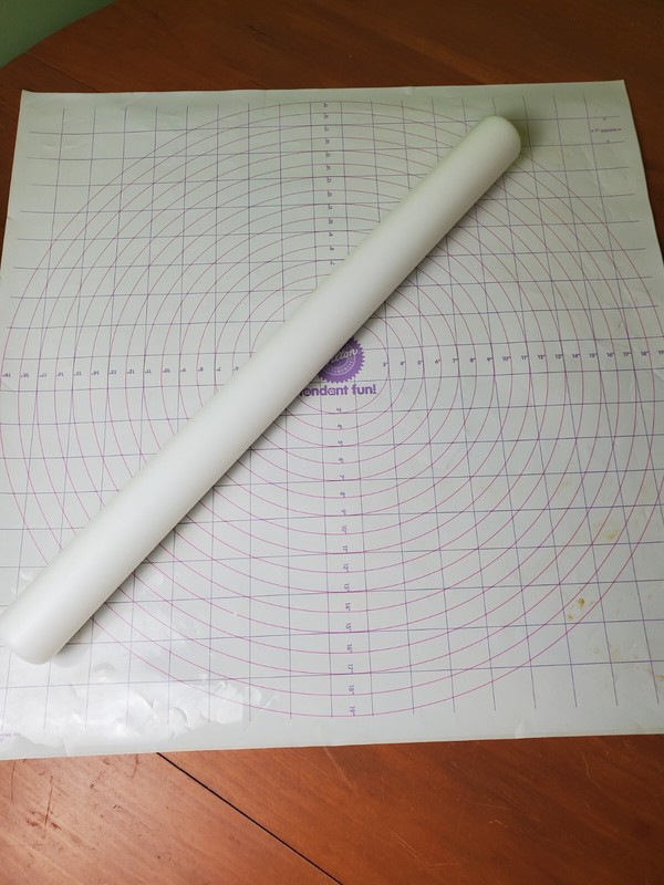 Wilton Rolling Pin and Mat Roll Cut Mat Fondant Pastry Dough Roller
