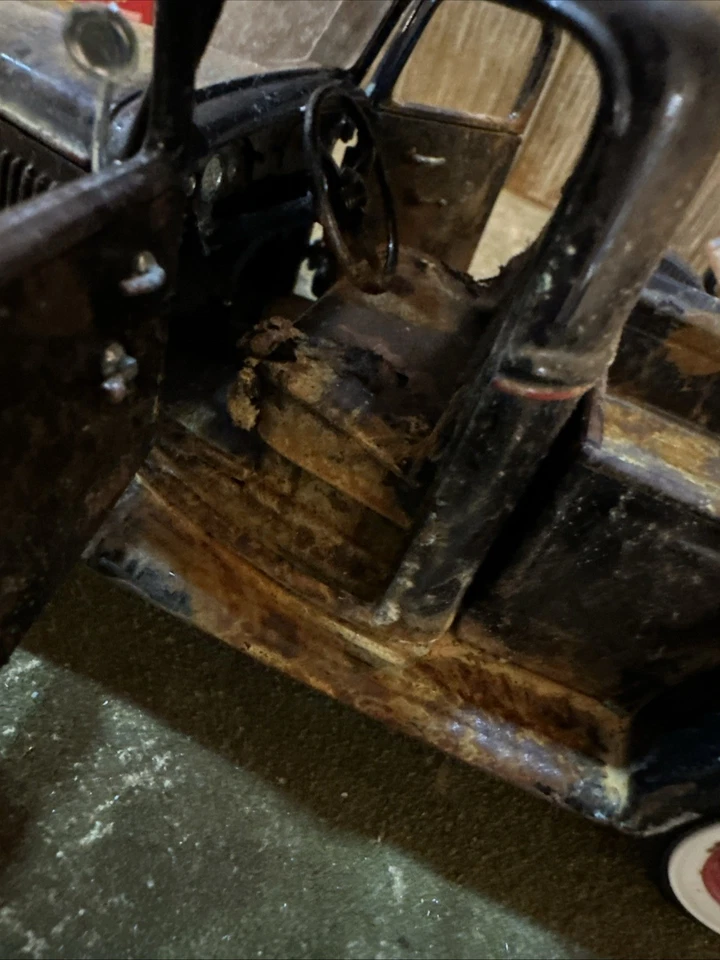 1935 Ford Pickup Truck - Barn Find Cars- 1:24 DIECAST - Danbury Mint Weathered - image 4 of 4