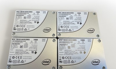 LOT OF 4x SSDSC2KG240G8 INTEL S4610 240GB 6G SATA 2.5'' SFF SSD SOLID STATE DRIVE