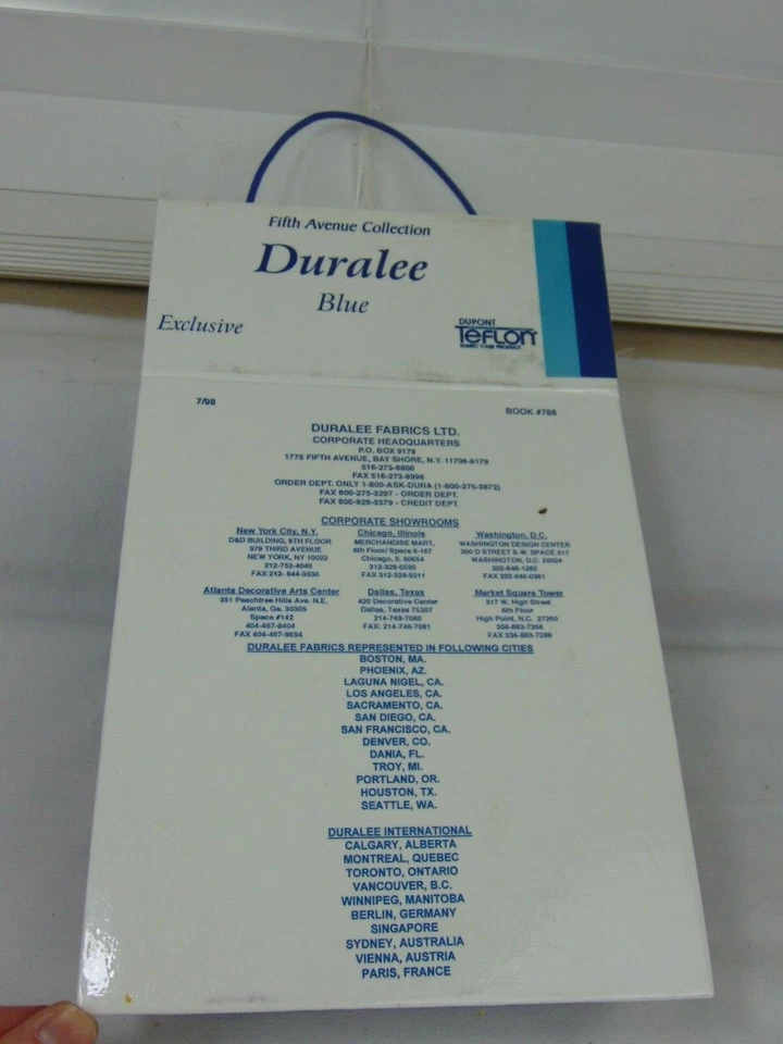 LIBRO DE MUESTRA DE MATERIAL DURALEE COLECCIÓN QUINTA AVENIDA AZUL DUPONT DE COLECCIÓN RARO  Foto 2 de 4