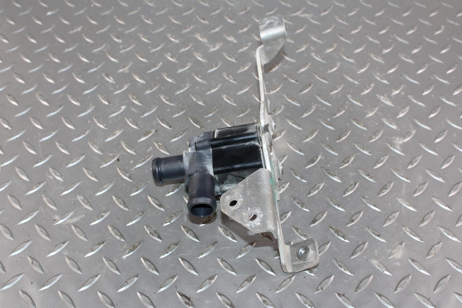 Bentley Continental GT 2020-2023 Auxiliary water pump