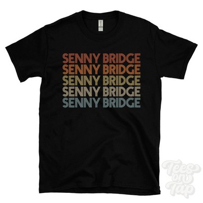 SENNY BRIDGE WIEDERHOLTES RETRO-STIL T-SHIRT Herren & Damen UK Ortsname Geschenk