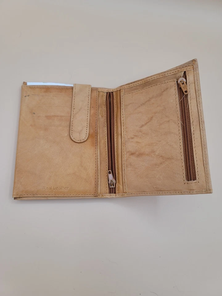 Armani embossed Leather Bifold Wallet with Logo - Image 4 of 4