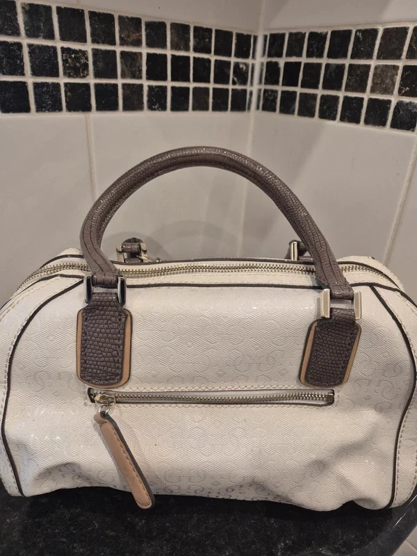 Guess Bag With Matching Purse - Image 3 of 4