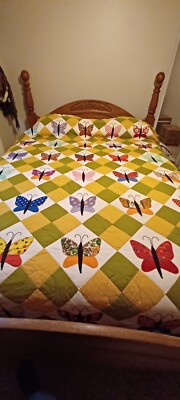 hand stiched quilt with cove reversable butterfly block pattern / Flower pattern