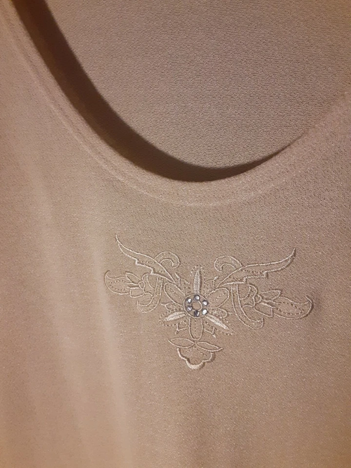 Camiseta sin mangas Canda bordada para mujer XL extra grande beige adornada Foto 2 de 4