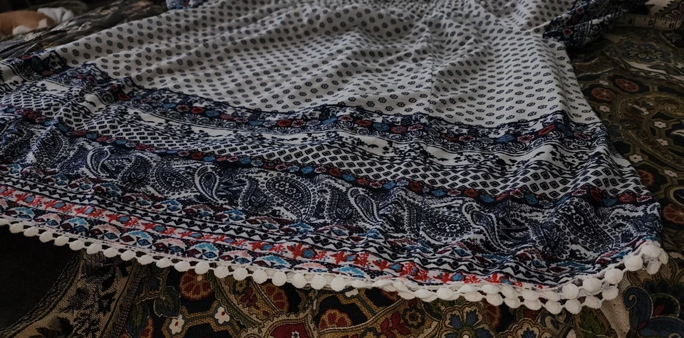 Blusa Almost Famous 2XL Mujer Hombro Descubierto Blanca con Paisley Patrón Foto 4 de 4