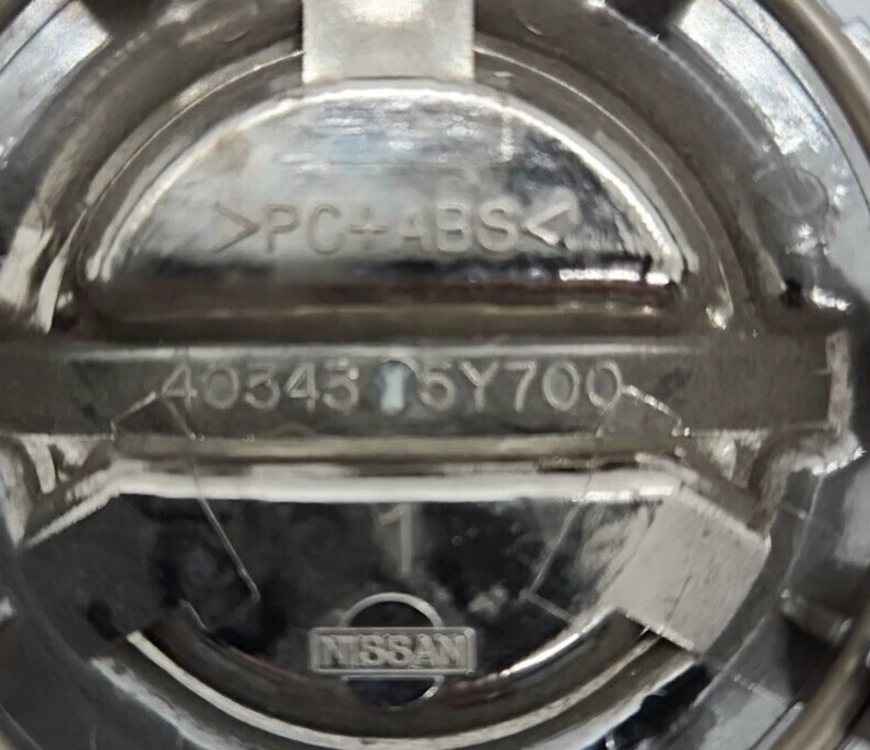 Tapa central plateada Nissan 350Z 370Z Altima Máxima Murano OEM 403435Y700 C62521 Foto 3 de 3