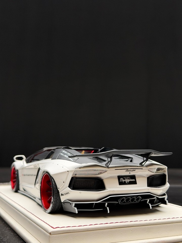 Lamborghini Aventador Roadster LBWK (White) [Davis & Giovanni] 1:18 ...