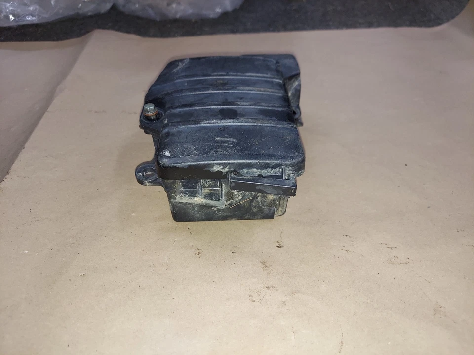 Yamaha TTR125L TTR125E TTR125LE 2003-2007 caja de batería bandeja y cubierta original OEM Foto 3 de 4