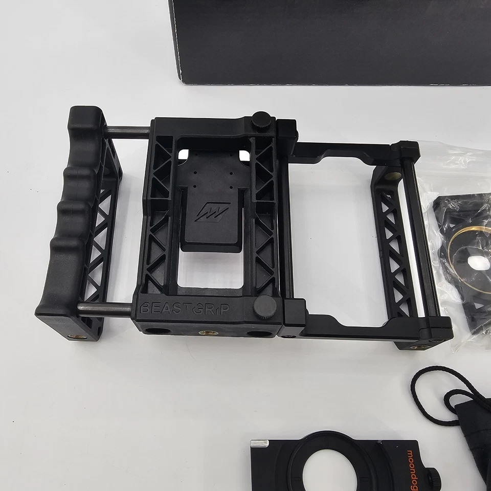Equipamento de cinema para montagem em telefone BeastGrip Pro Moondog lente anamórfica 37mm rosca em excelente estado usado - Imagem 2 de 4