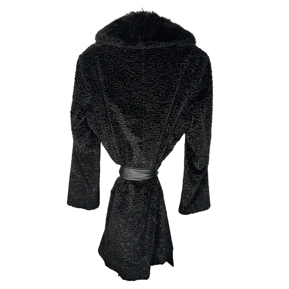Abrigo de peluche para mujer Dale Dressin negro con cuello de piel sintética grande Foto 2 de 4