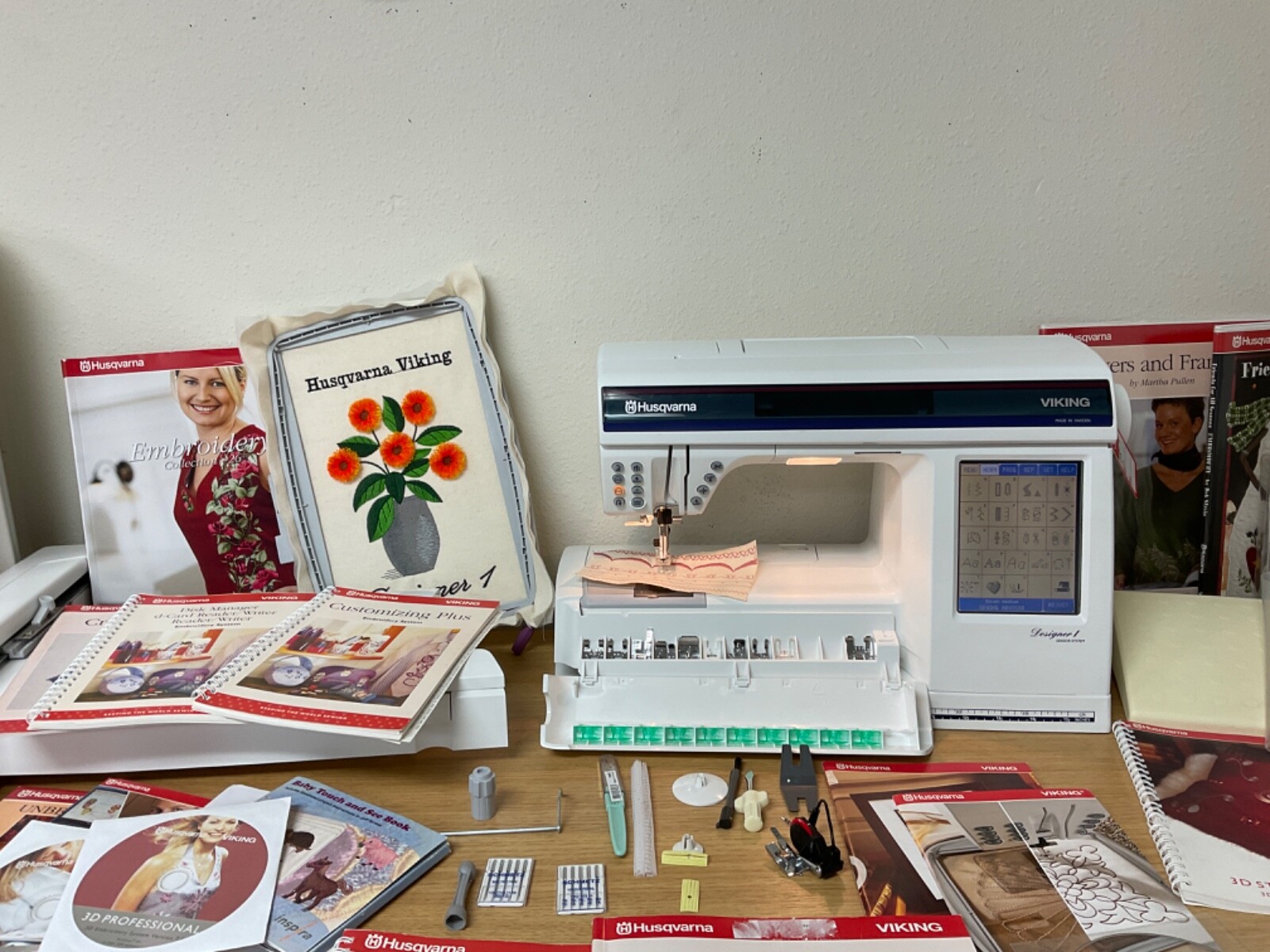 Husqvarna Viking Designer 1 Sewing and Embroidery Machine Combo Very