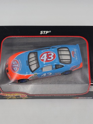 Hot Wheels Racing - 1:43 - Petty Enterprises "STP" Petty #43 Pontiac Grand Prix - Picture 4 of 9