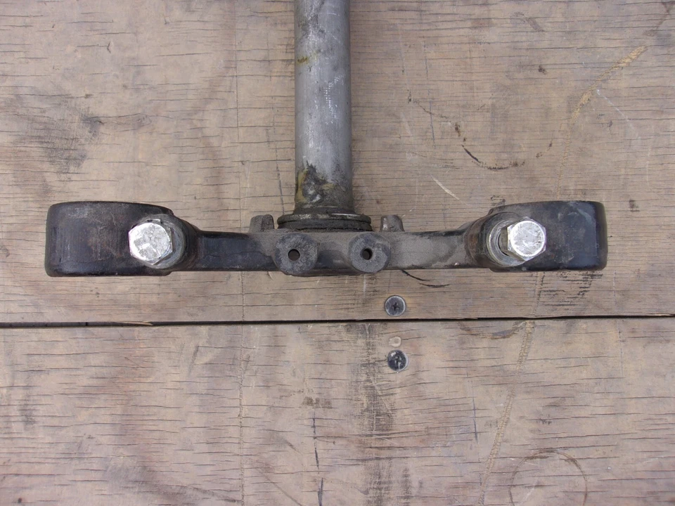 Árbol triple delantero, puente de dirección, soportes de manillar 1981 Yamaha XS400S Foto 3 de 4