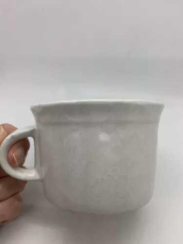 Bennington Potters Vermont White on White Agate Coffee Cup Low Mug Tiny Flaw