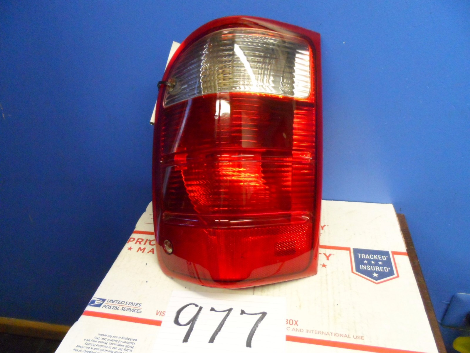93 94 95 96 97 Ford Ranger Driver taillight Used tail light #977