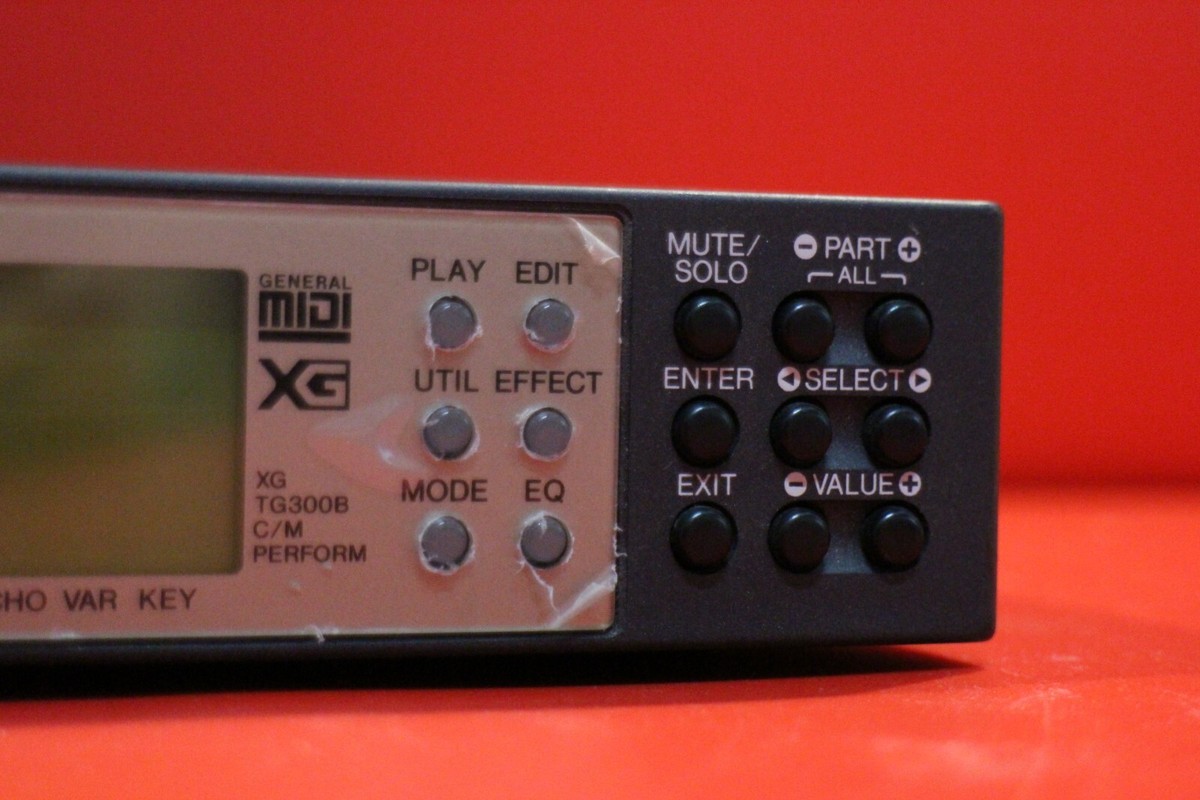 USED YAMAHA MU 90 Tone Generator Rack Synthesizer MIDI Sound