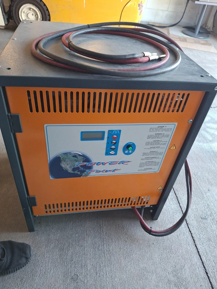 CARGADOR DE BATERÍA DIGITAL CARRETILLA ELEVADORA 1 MONOFÁSICO 36V 180 AMP 900 ÷ 1260 AH Foto 2 de 2