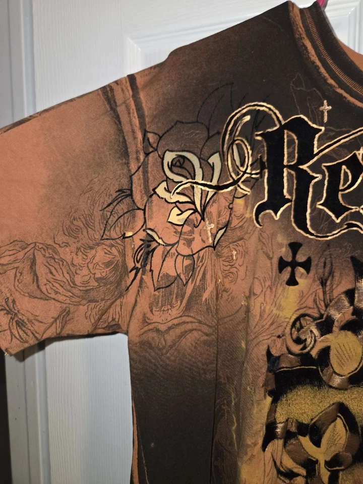 Camiseta Remetee Hombres Grande Marrón Dorado Gráfico Cruz Estilo Tatuaje Gótico Hecha en EE. UU. Foto 2 de 4