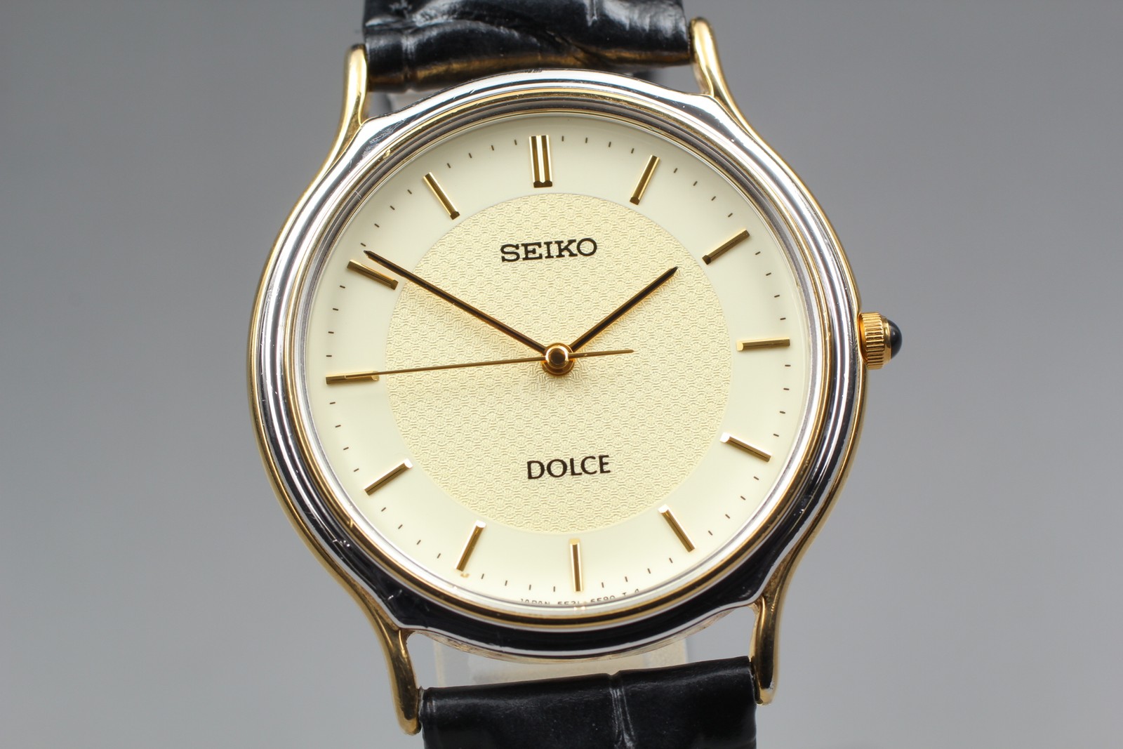 Quartz SEIKO White Dolce Dial MINT] Vintage[Near 5E31-6D60 Shell Watch Men's - vintagewatches.pk