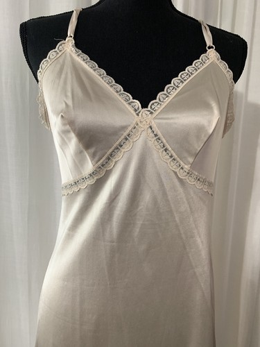 VTG Pinup Coquette Satin Shiny Slip Dress Nightgown Lingerie Nylon Bronze Beige - Picture 9 of 20