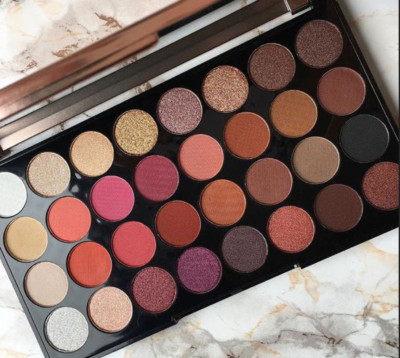MAKEUP REVOLUTION Ultra 32 Lidschatten Palette Nude Neutral Matt Schimmer Glitzer