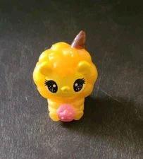 Hatchimals CollEGGtibles Cosmic Candy Cotton Candy Leoriole Yellow Mini Figure