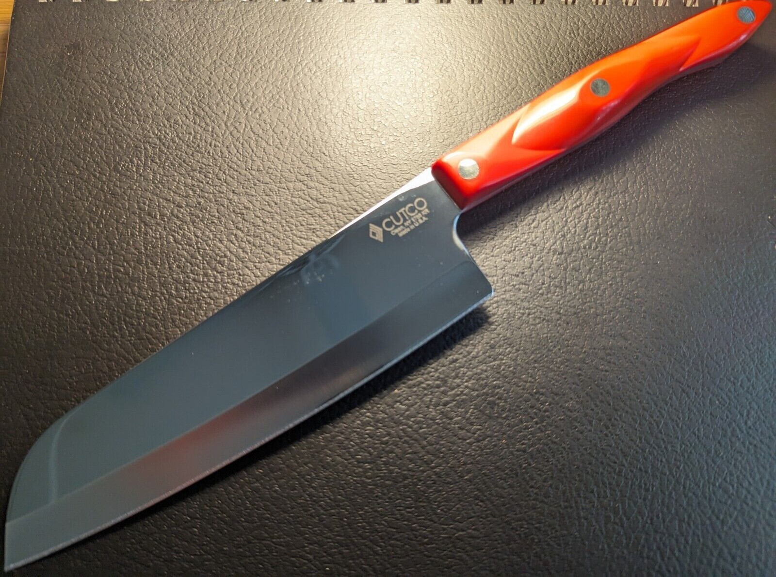 CUTCO 7" Santoku knife 1766 RED handle Brand New Condition open box