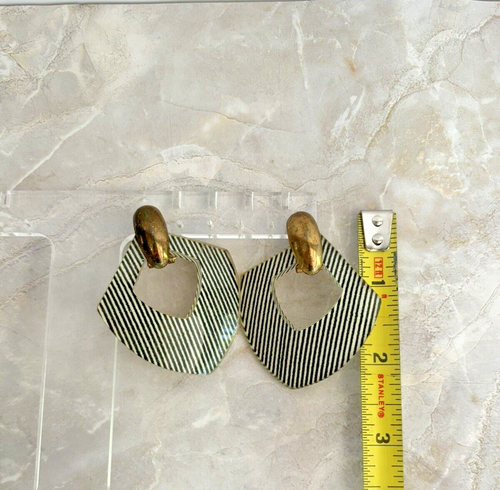 Vintage Nachlass schwarz & weiß Streifen Türklopfer Statement Ohrring Lucite Mod Retro - Bild 7 von 8