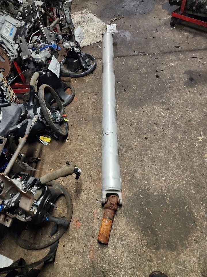 Eje de transmisión trasero 1 pieza eje de transmisión 135" Wb se adapta a furgoneta 10-20 Express 2500 645926 Foto 3 de 3