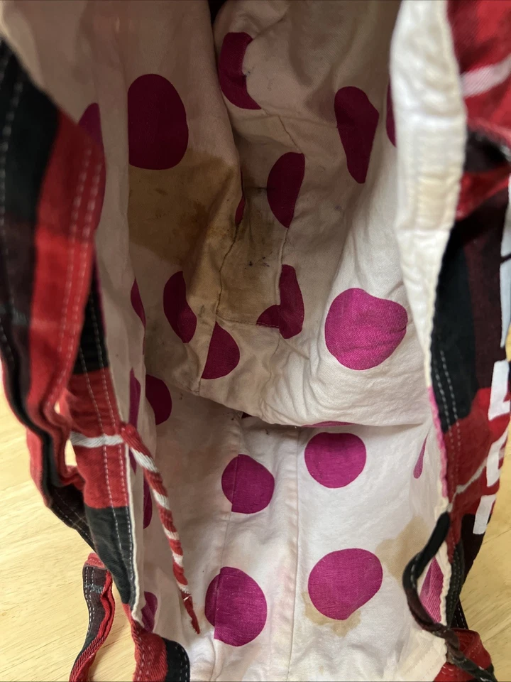 Victoria's Secret ROSA Roadtrip to Nowhere Bolso de Mano de Tela Rojo y Negro a Cuadros Foto 3 de 3