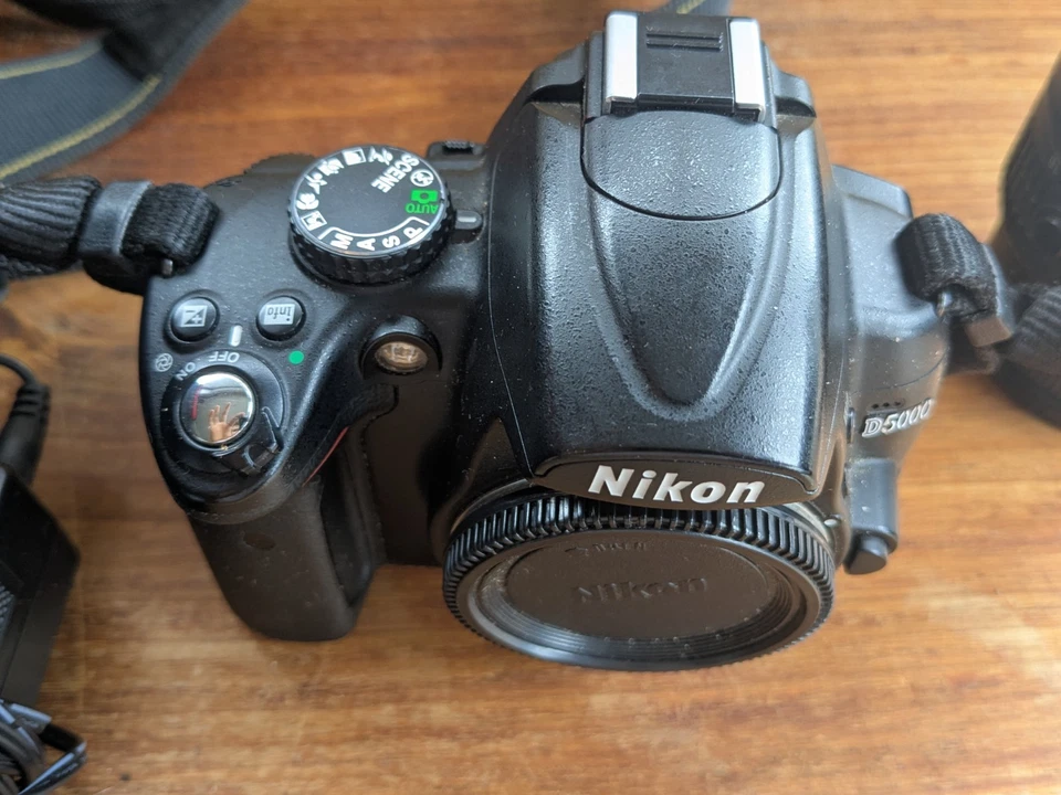 Nikon D5000 DSLR Camera w/18-55mm lens Good Condition - image 3 of 4