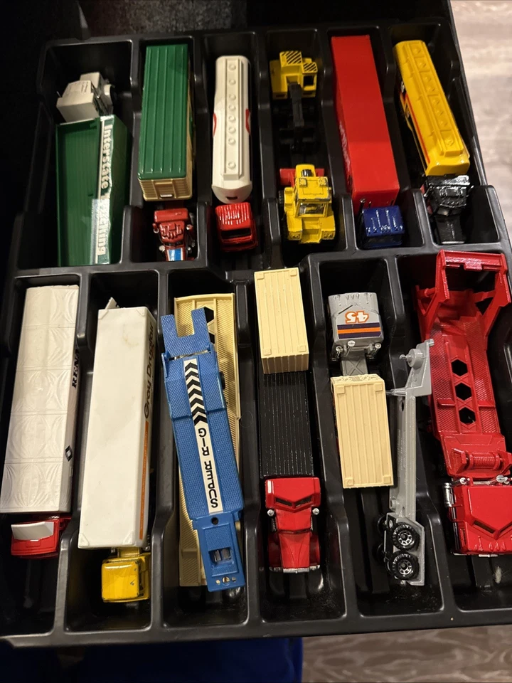 MATCHBOX 1/64 SCALE CONVOY LOT OF 16 SEMIS  And More With CASE Excellent - Image 3 of 4