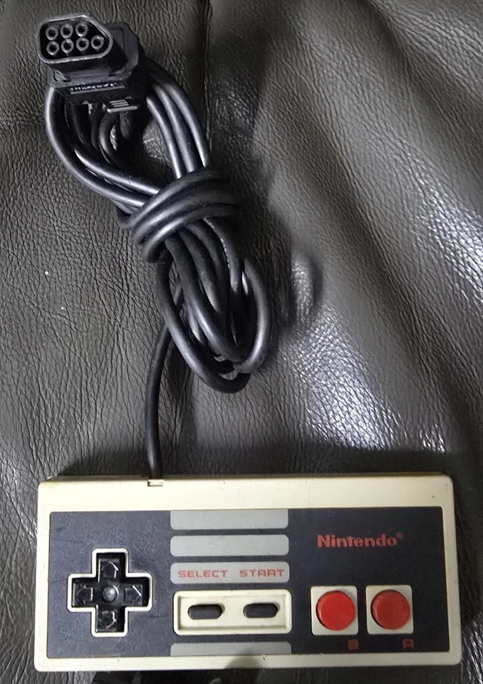 Original Nintendo NES Official Game Controller Lot Of 4 NES-004 TESTED WORKS - Image 2 of 4