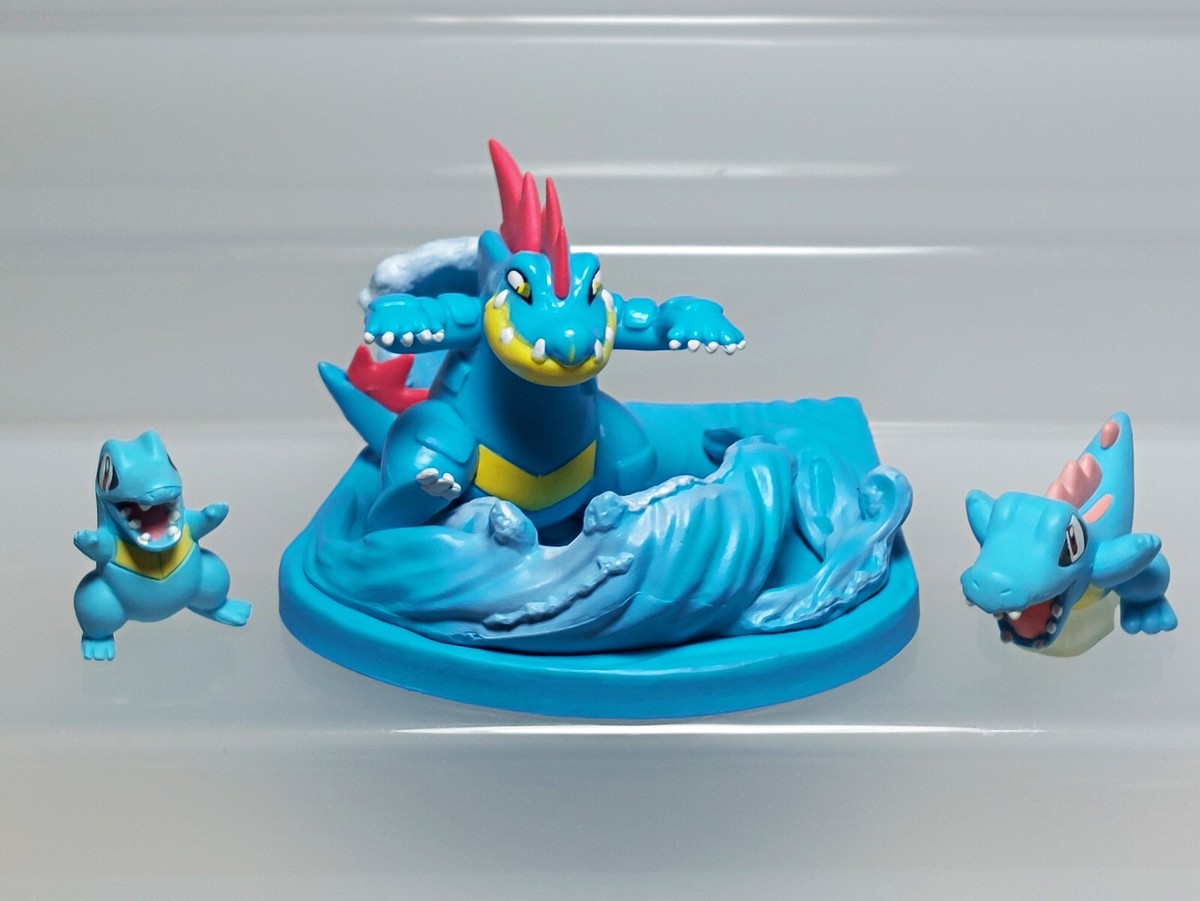 Pokemon Figure Set Feraligatr Vignette Field T-ARTS & Totodile