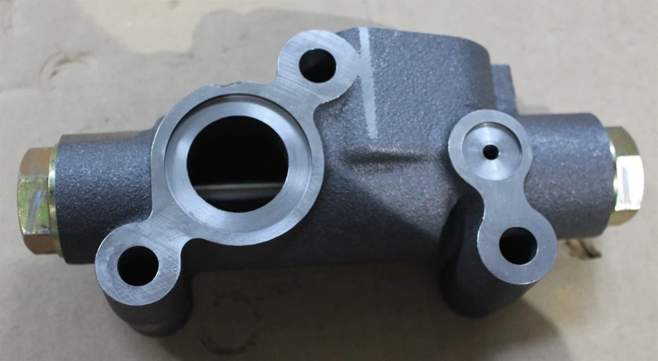 Komatsu Valve Assembly 4251336400 New Old Stock NOS OEM - Image 4 of 4