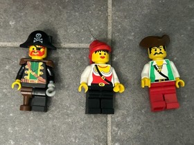 LEGO Pirates 6250 Cross Bone Clipper with minifigures and Instructions