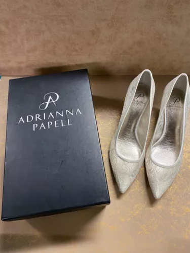 Adrianna Papell, Lois-LC, Ivory 1890 Lace, 8.5M , Kitten Heel, Big Price Drop!