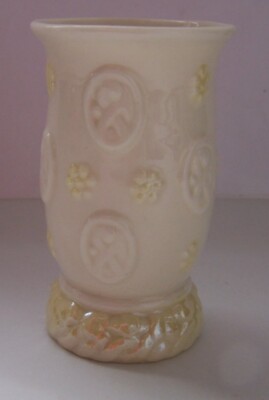 BELLEEK POTTERY CO FERMANAGH PRIMELBLUME / KNOSPENVASE