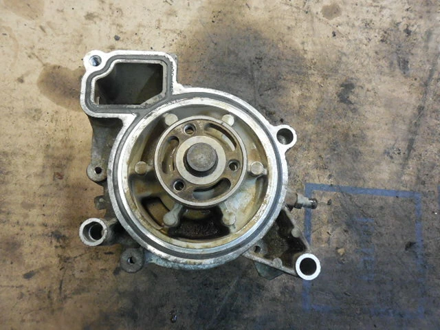 Bomba de refrigerante de agua motor delantero turbo Saab 9-3 2004-11 2,0 L 12586485 Foto 4 de 4